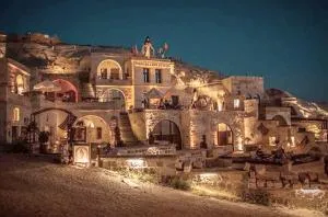 浦卡斯洞穴套房酒店 - 恰乌辛