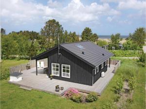 Three-Bedroom Holiday home with a Fireplace in Frederikshavn