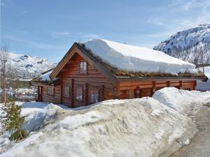 Four-Bedroom Holiday home with Sea View in Hovden