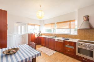 Marathon Beachside Villa 100m from the beach