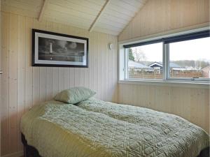 Three-Bedroom Holiday Home In Sjolund
