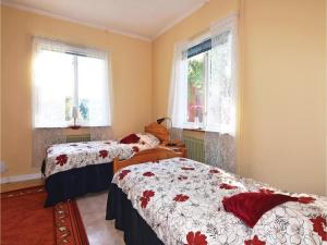 Gorgeous Home In Åmål With Wifi