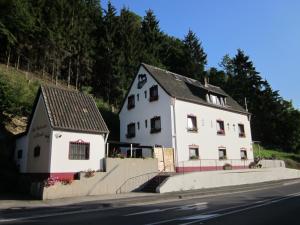 Pensione Gästehaus am Fels Altenahr Germania