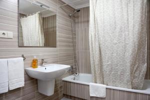 Twin Room with Private Bathroom room in Alojamiento Caldas de Reis