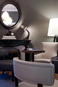 Hotels Hostellerie Le Castellas - Les Collectionneurs : photos des chambres