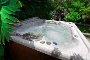 All Inclusive Waimanalo Beachlots, Sleeps 8 - Kailua