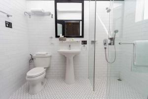 The Henry Hotel Manila