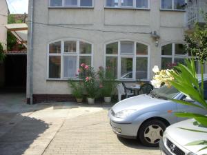 Garden Szivárvány utcai Vendégház - 3 tähden hotellit kaupungissa Szeged