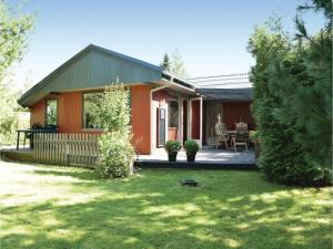 Three-Bedroom Holiday home Fårvang with a Fireplace 09