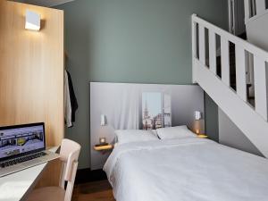 Quadruple Room room in B&B Hotel Honfleur