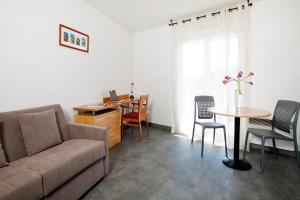 Appart'hotels Sejours & Affaires Annecy Le Pont Neuf : Appartement Premium 