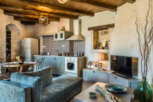 Listen to Nature in a Renovated Traditional Hilltop Villa Liodosifis with Heated Pool