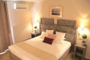 Hotels Le Concorde : photos des chambres