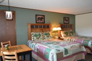 Deluxe Room with Two Queen Beds room in Kancamagus Lodge