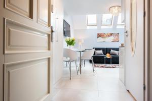 Elegant City Center Apartment