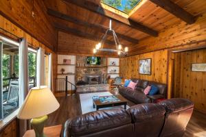 Mountain Memories - 3BR/2.5BA, Ferienhäuser - Oakhurst