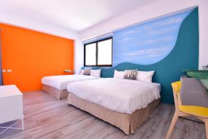 Hai Giường Đôi (Two Double Beds)