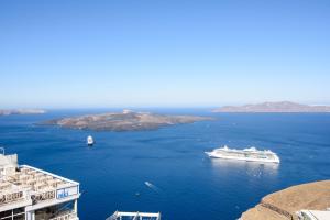 On the Cliff Suites Santorini Greece