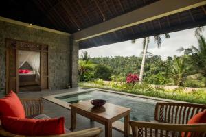 Villa Bawah