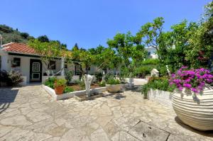 Yorgos Studios Paxoi Greece