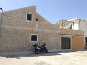 Stone House - 拉扎纳茨