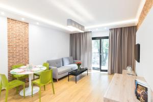 CityHeaven with parking and AC