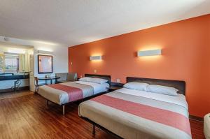 Queen Room with Two Queen Beds - Non-Smoking room in Motel 6-Martinsburg WV