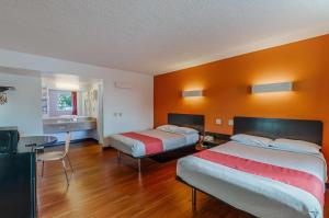 Deluxe Quadruple Room - Non-Smoking room in Motel 6-Winchester VA