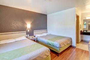 Quadruple Room - Non-Smoking room in Studio 6-Grand Prairie TX