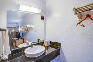 Double Room - Non-Smoking  room in Studio 6-Grand Prairie TX