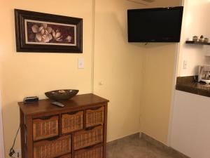 One-Bedroom Apartment room in Waikiki Whale Watcher Apts 303AJ