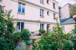 B&B / Chambres d'hotes Romantic Artist Room Montmartre Bed & Breakfast : Chambre Double Deluxe - Vue sur Jardin