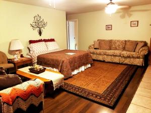 Charming Downstairs Unit