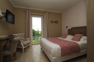 Hotels Logis Hotel Restaurant Spa Beau Site : Chambre Double - Vue sur Jardin