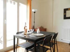 Appartements Les Pins . 2 p calme et terrasse : photos des chambres