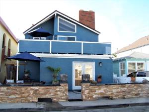 Three-Bedroom House room in 127 46th st.