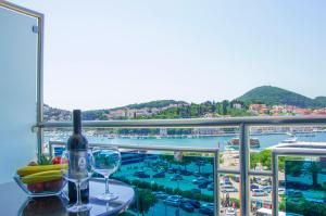 Double Room with  Balcony and Sea View room in Hotel Petka