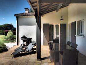 Maisons de vacances La Villa a Chateau Franc-Daut Sleeps 6 : photos des chambres