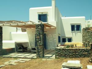 Almyra Yellow Villa Kythnos Greece