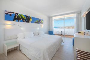 Star Prestige Double Room with Side Sea View and Access to Executive Lounge room in Iberostar Bouganville Playa