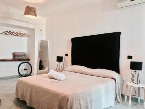 Deluxe Double Room with Sea View room in Black Market Hotel