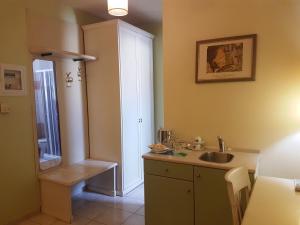 Twin Room with Balcony room in Yiannis Apartments