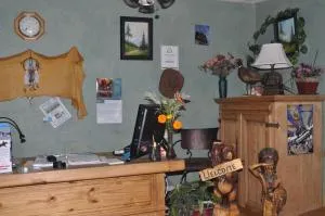 Long Holiday Motel - Almont