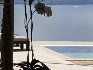 Villa Maranata-5 stars-pool-spa-gym-free parking-privacy 