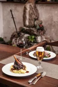 神剑旅馆及餐厅 - Linhartice