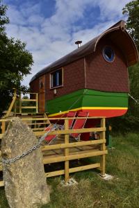 Sejours a la campagne Yourte Roulotte et Gite de la Laita : photos des chambres