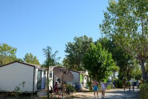 Campings Camping Domaine Du Golfe De Saint Tropez : photos des chambres