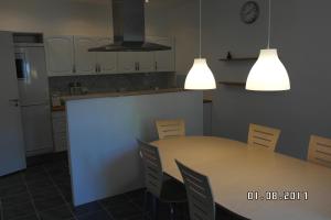 Three-Bedroom Apartment room in Ringslund B&B