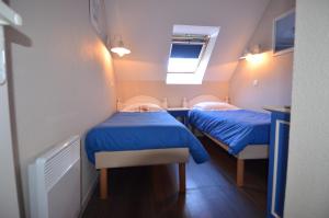 Appartements VACANCES A L OCEAN - GRAND T4 VUE MER GRAND BALCON tout confort - WIFI ET PARKING GRATUITS - MER PLAGE PISCINE a environ 25 m - Centre ville, tous commerces, marche, et port a 10 minutes a pied en longeant la mer : photos des chambres