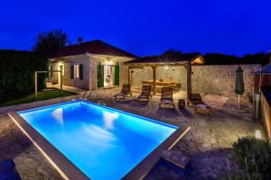 Holiday home Ana with pool national park krka